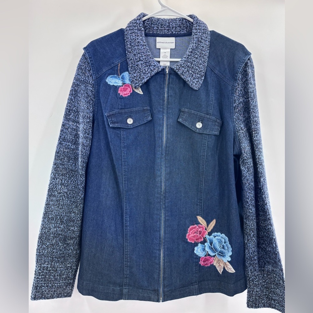 💛Blue Jean Jacket with Floral Embroidery